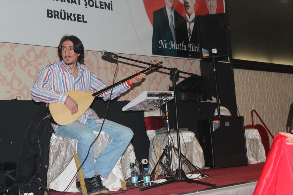 ÜLKÜCÜLER SANATÇILARIYLA COŞTU