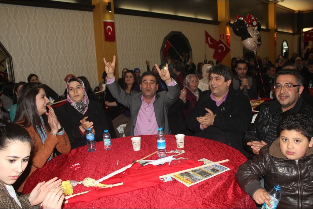 ÜLKÜCÜLER SANATÇILARIYLA COŞTU