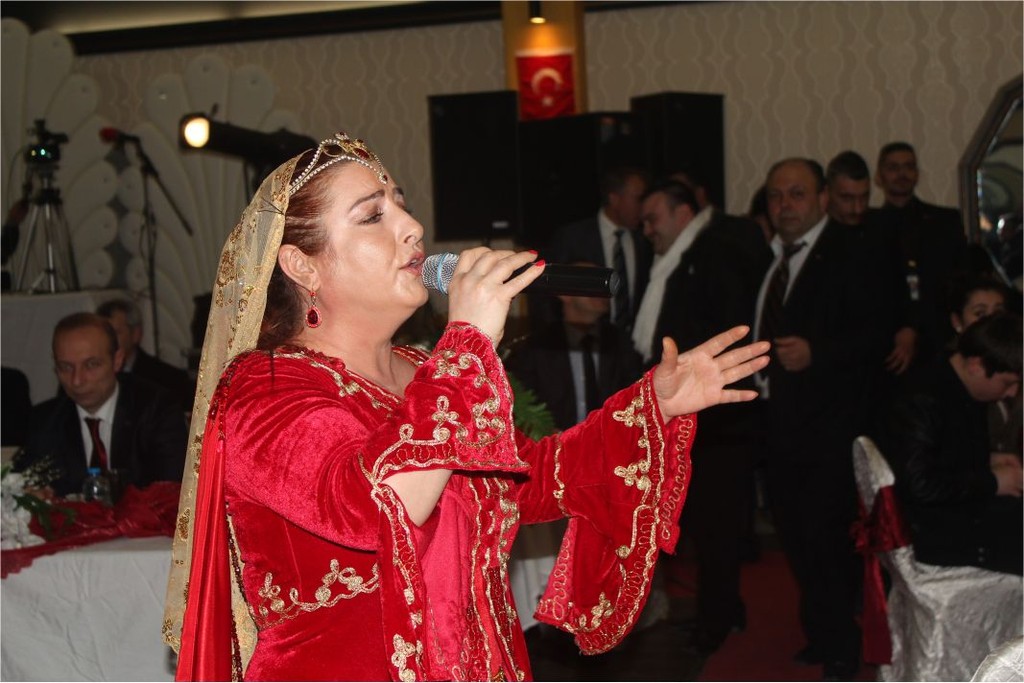 ÜLKÜCÜLER SANATÇILARIYLA COŞTU