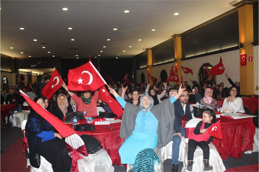 ÜLKÜCÜLER SANATÇILARIYLA COŞTU