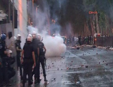 Beşiktaş'ta yine gaz bombası!   