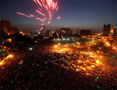 Milyonlar sokaklara döküldü Tahrir'de istifa sesleri   