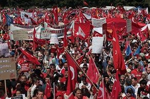 Avrupalı Türklerden Erdoğan'a destek   