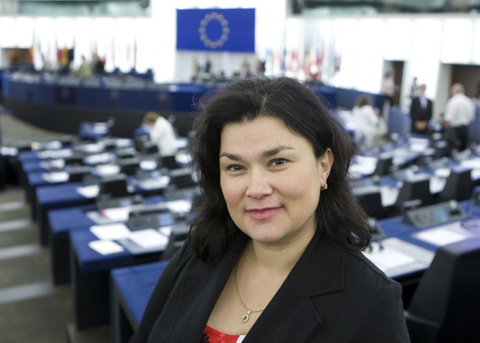 EMİNE BOZKURT: 