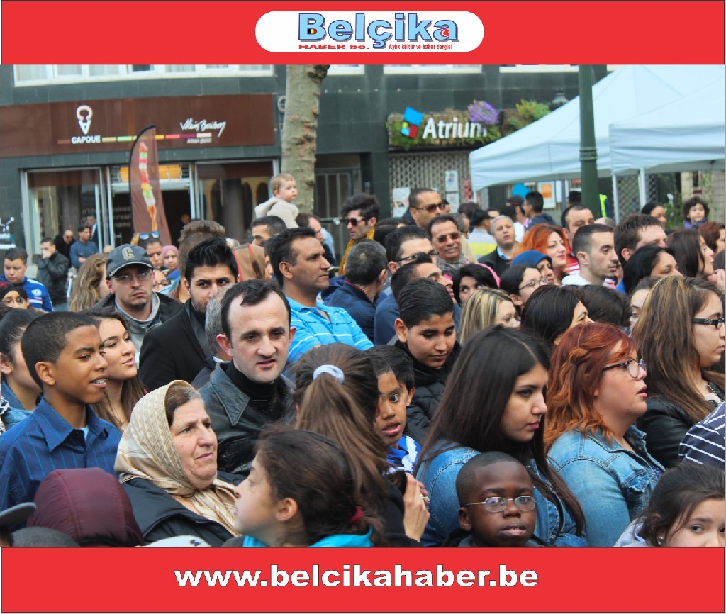 SAINT JOSSE MAHALLE FESTİVALİNDE FUNDA İLE COŞTULAR