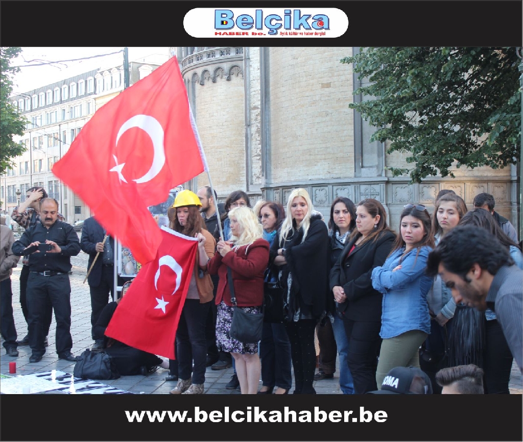 Brüksel'de Soma şehitleri için sessiz eylem yaptılar