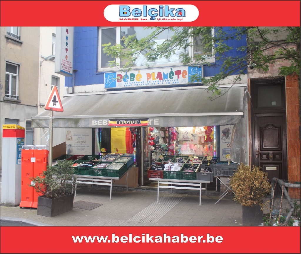 TÜRK ESNAFLARI BELÇİKA BAYRAKLARIYLA BELÇİKA MİLLİ TAKIMINA DESTEK VERİYORLAR