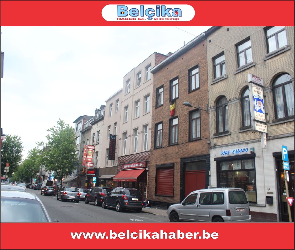 TÜRK ESNAFLARI BELÇİKA BAYRAKLARIYLA BELÇİKA MİLLİ TAKIMINA DESTEK VERİYORLAR