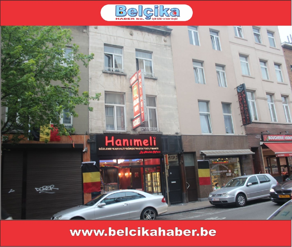 TÜRK ESNAFLARI BELÇİKA BAYRAKLARIYLA BELÇİKA MİLLİ TAKIMINA DESTEK VERİYORLAR