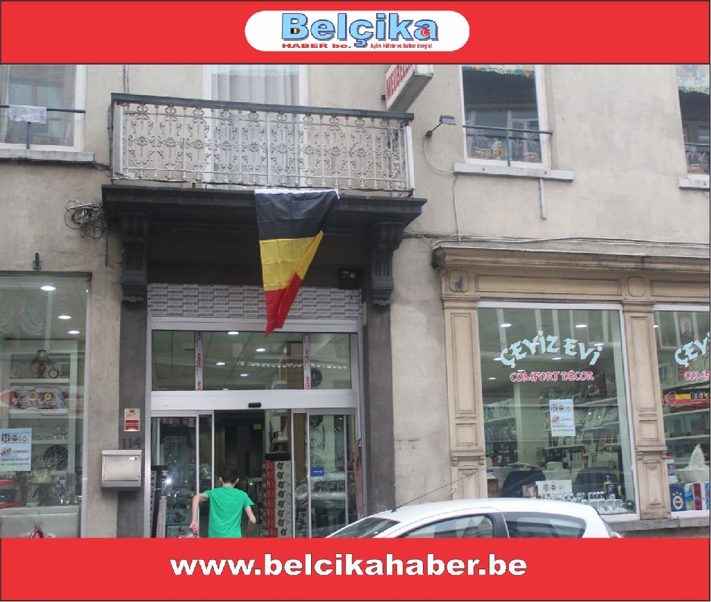 TÜRK ESNAFLARI BELÇİKA BAYRAKLARIYLA BELÇİKA MİLLİ TAKIMINA DESTEK VERİYORLAR