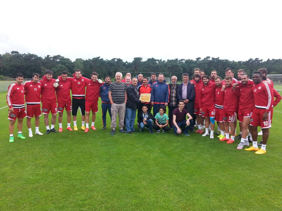Gurbetçiler Sivasspor kampını ziyaret etti