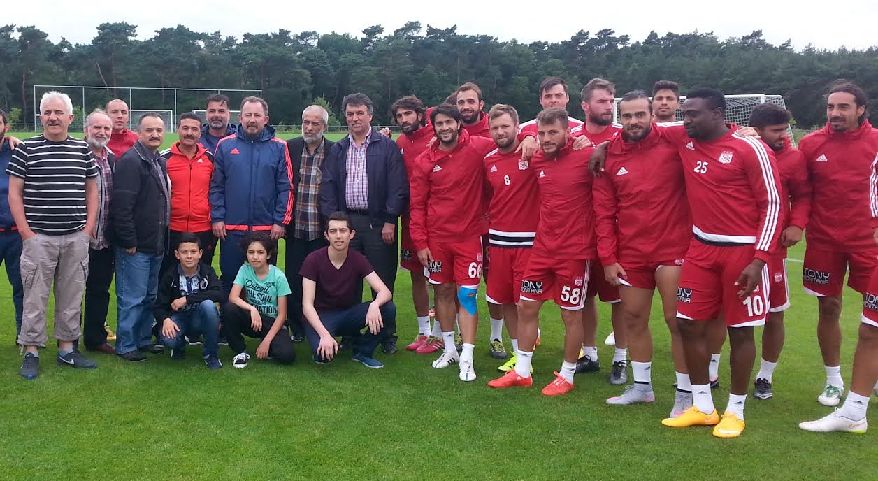 Gurbetçiler Sivasspor kampını ziyaret etti