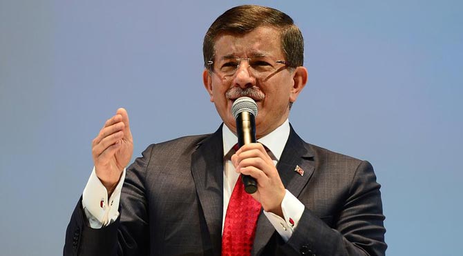 AKP KONGRESİNİ YAPTI. DAVUTOĞLU TEKRAR BAŞKAN SEÇİLDİ