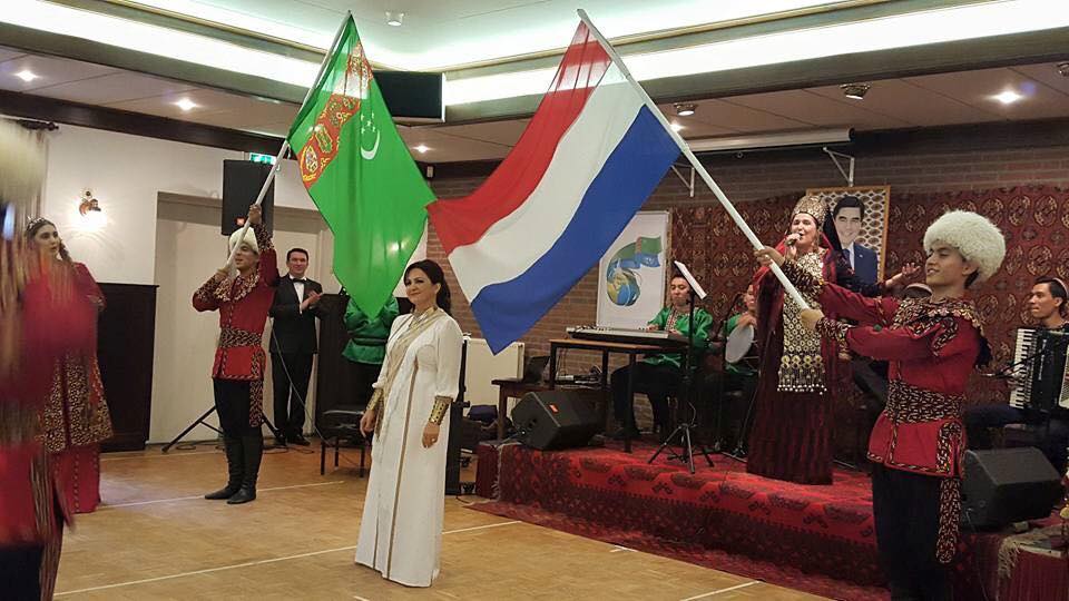 TÜRKMENİSTAN’IN ‘BAĞIMSIZLIK GÜNÜ’ HOLLANDA WEERT ŞEHRİNDE DE KUTLANDI