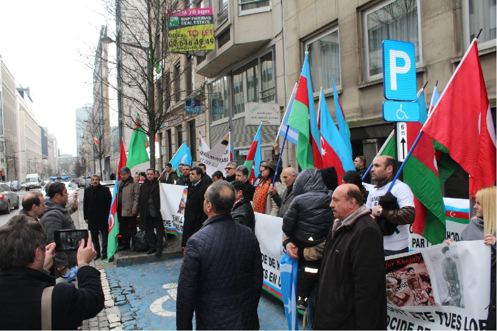 AB’NİN KALBİNDE HOCALI ŞEHİTLERİNİ ANDILAR