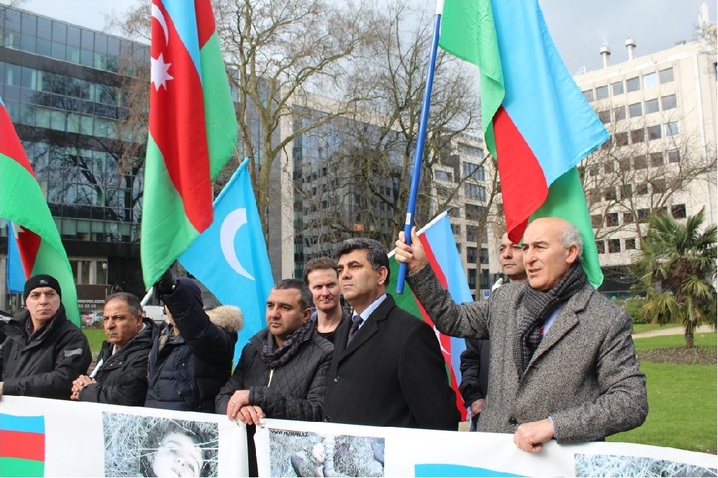 AB’NİN KALBİNDE HOCALI ŞEHİTLERİNİ ANDILAR
