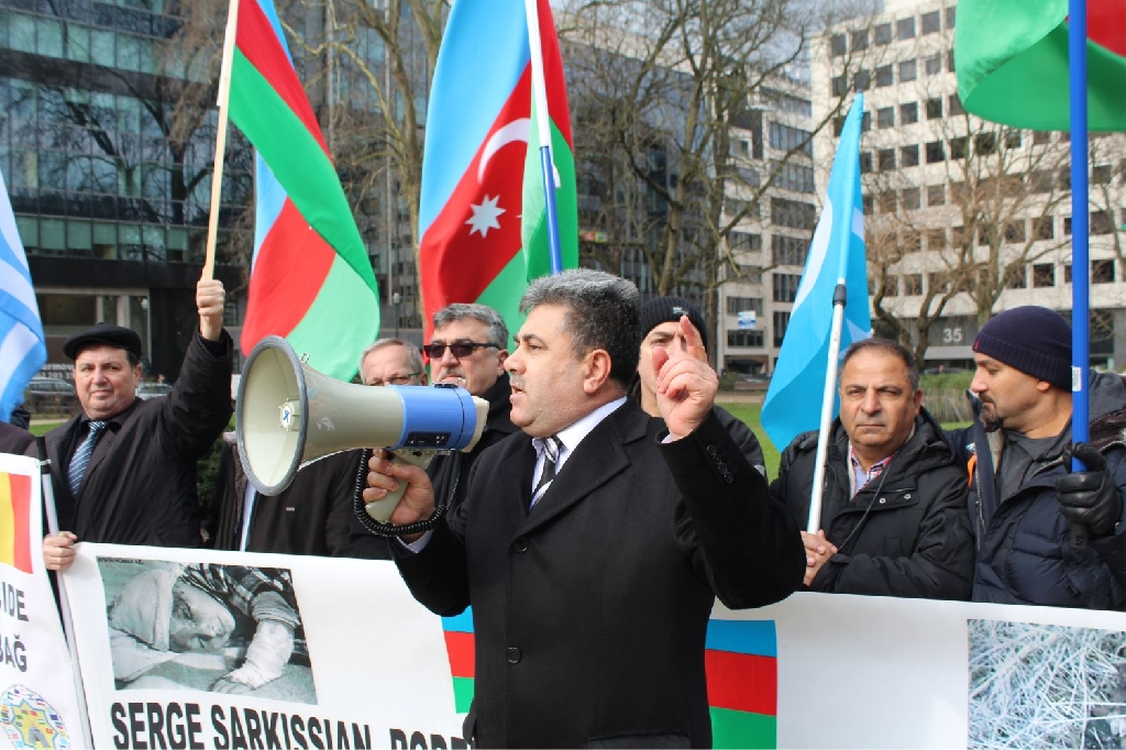 AB’NİN KALBİNDE HOCALI ŞEHİTLERİNİ ANDILAR