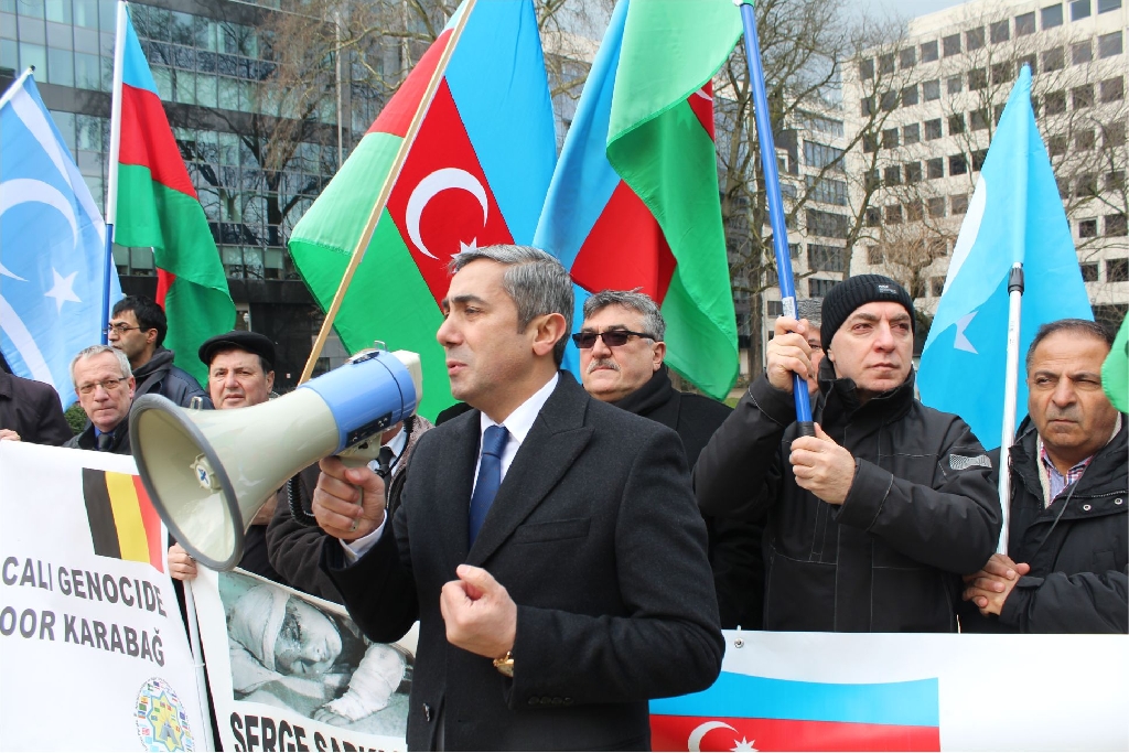 AB’NİN KALBİNDE HOCALI ŞEHİTLERİNİ ANDILAR
