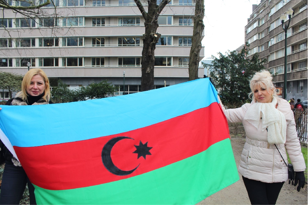 AB’NİN KALBİNDE HOCALI ŞEHİTLERİNİ ANDILAR