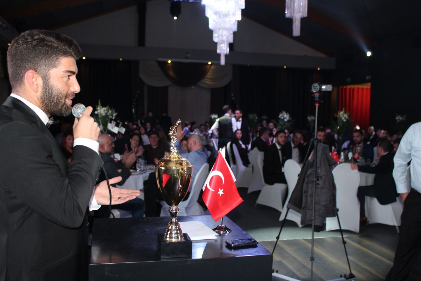 BELÇİKA BJK KARAKATALLAR DERNEĞİ DAYANIŞMA GECESİNE BÜYÜK İLGİ VARDI