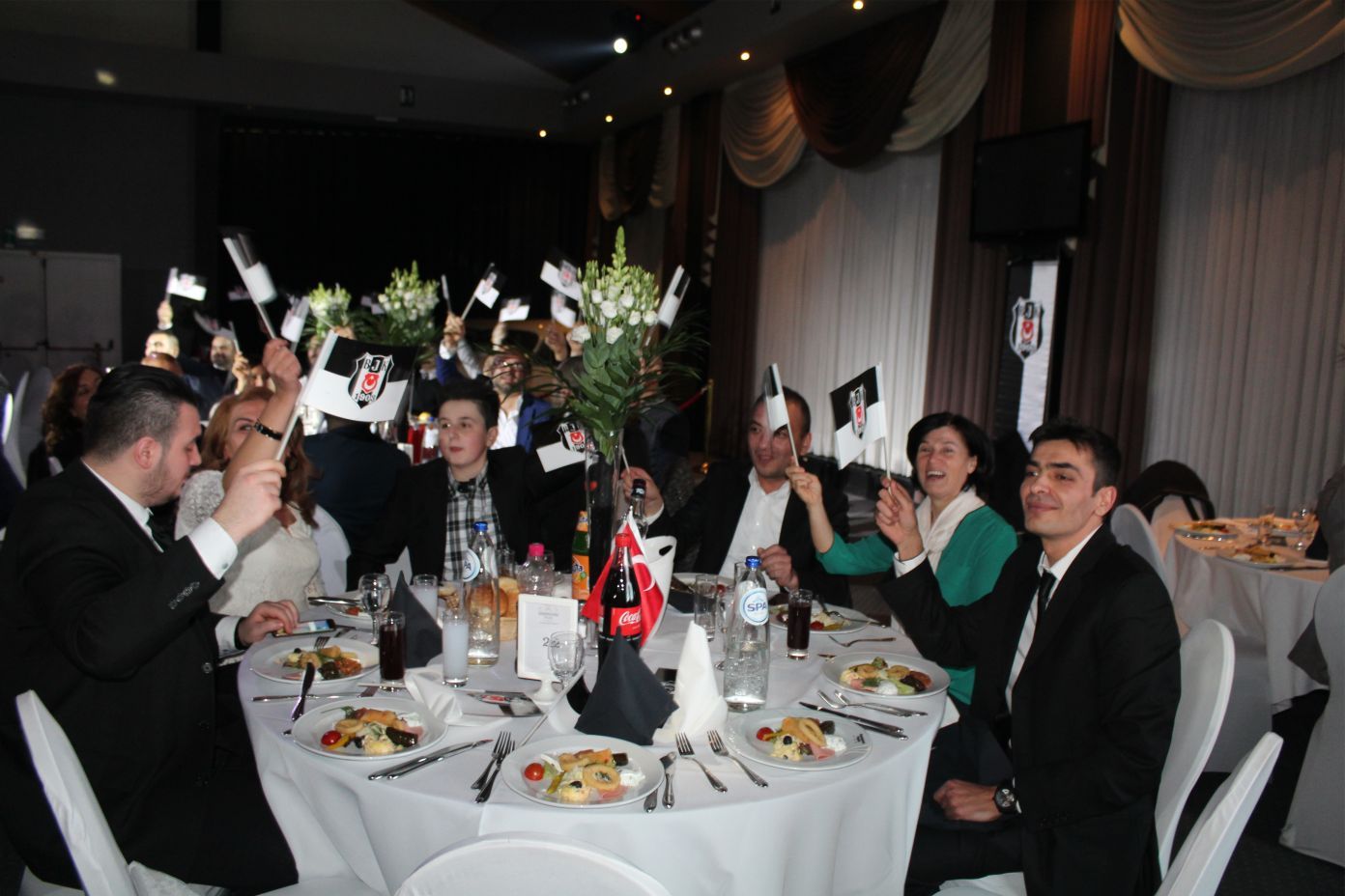 BELÇİKA BJK KARAKATALLAR DERNEĞİ DAYANIŞMA GECESİNE BÜYÜK İLGİ VARDI