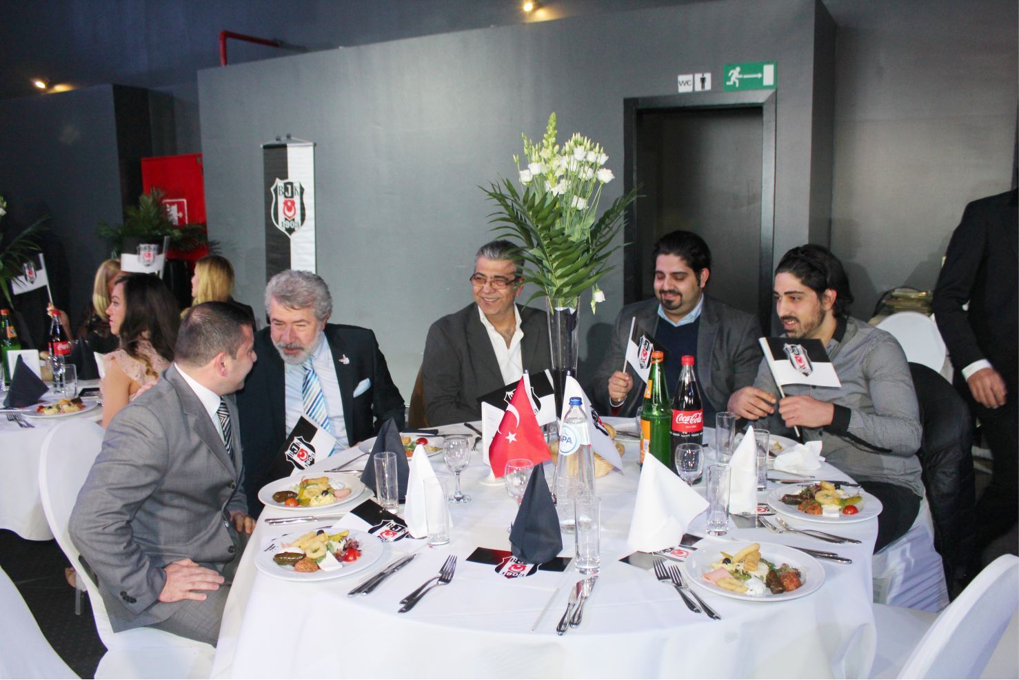BELÇİKA BJK KARAKATALLAR DERNEĞİ DAYANIŞMA GECESİNE BÜYÜK İLGİ VARDI