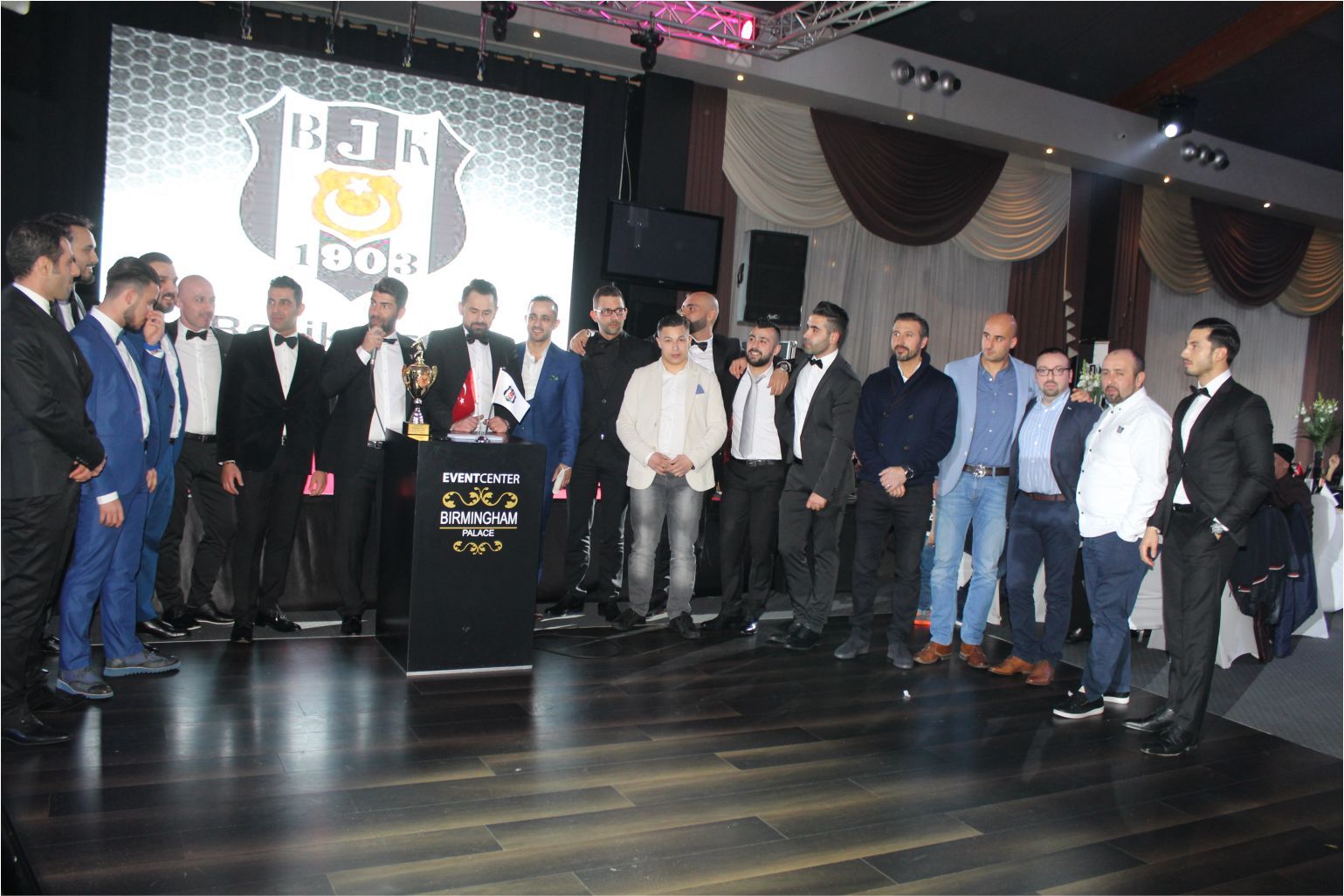 BELÇİKA BJK KARAKATALLAR DERNEĞİ DAYANIŞMA GECESİNE BÜYÜK İLGİ VARDI