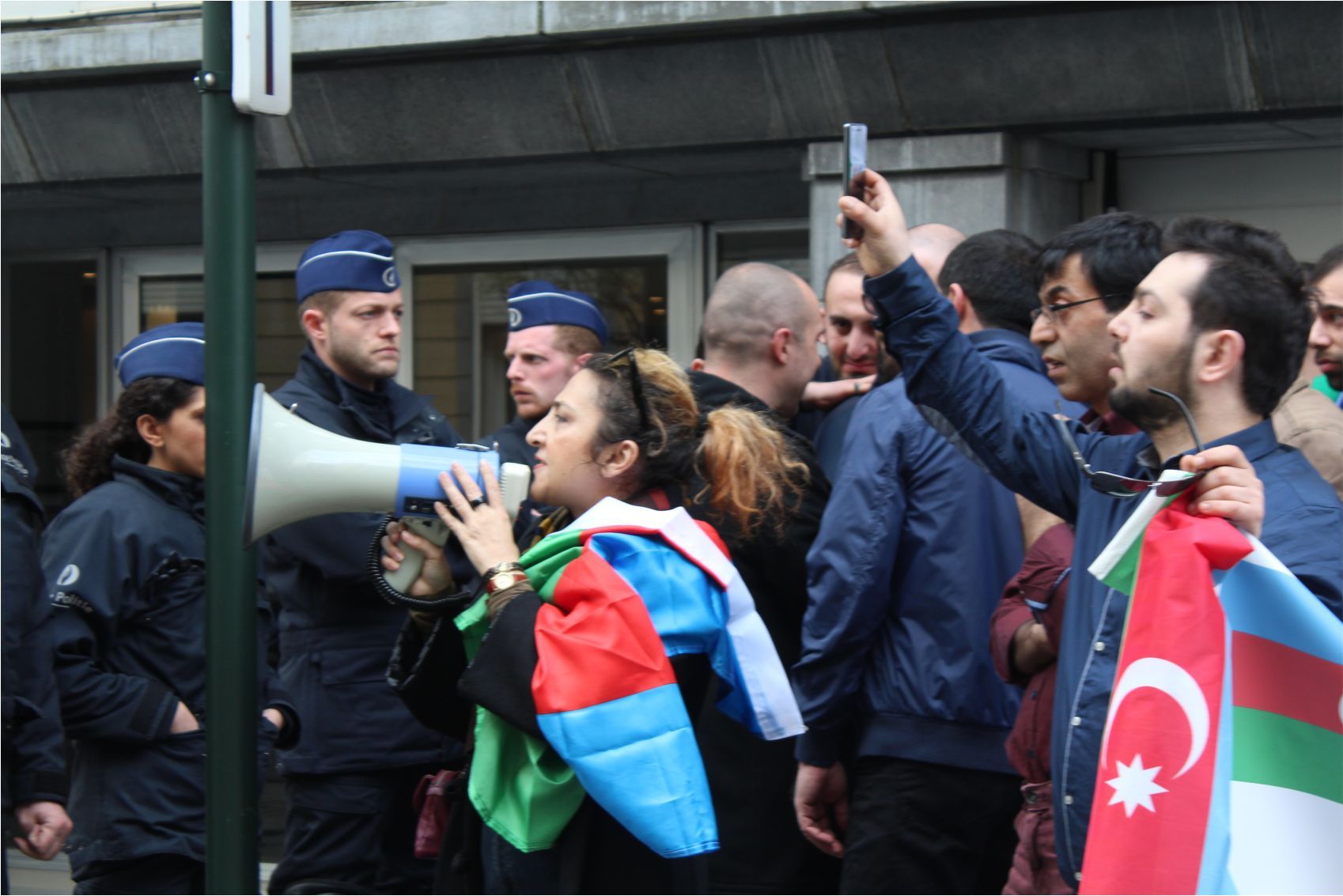 IRKÇI ERMENİLERİN TAHRİKLERİNE KAPILMADAN â€˜KARABAĞ İŞGALİâ€™Nİ PROTESTO ETTİLER