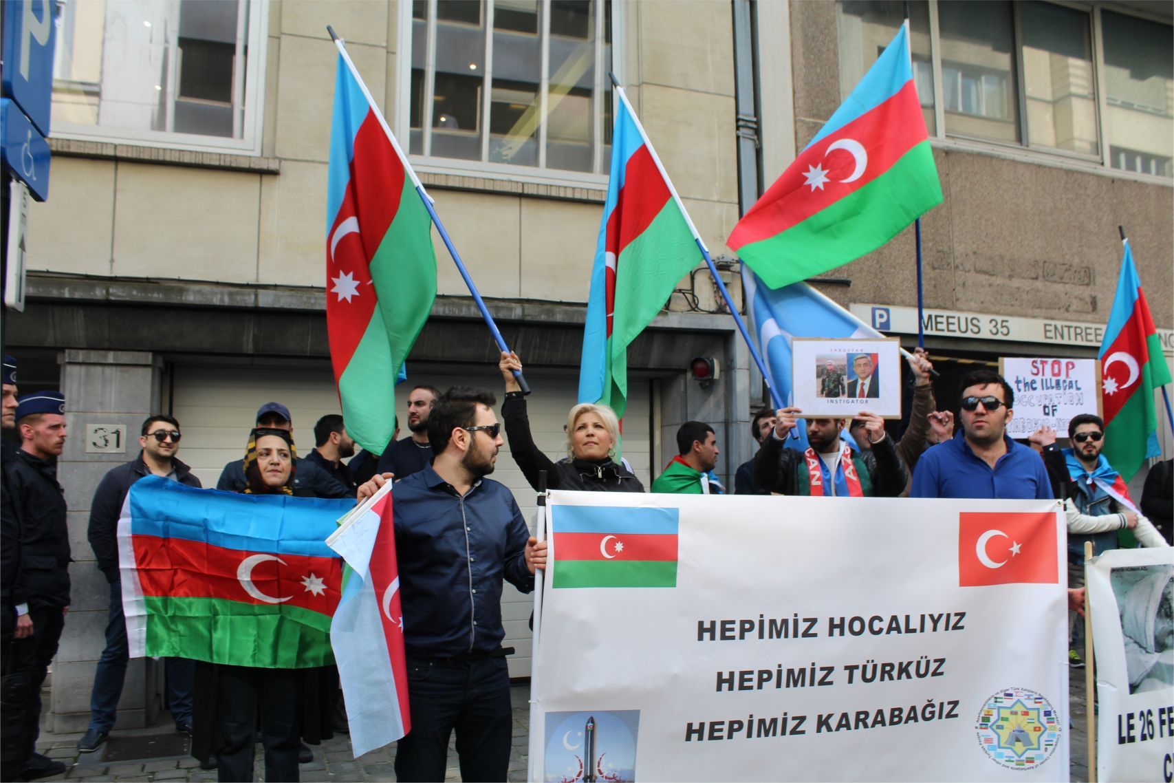 IRKÇI ERMENİLERİN TAHRİKLERİNE KAPILMADAN â€˜KARABAĞ İŞGALİâ€™Nİ PROTESTO ETTİLER