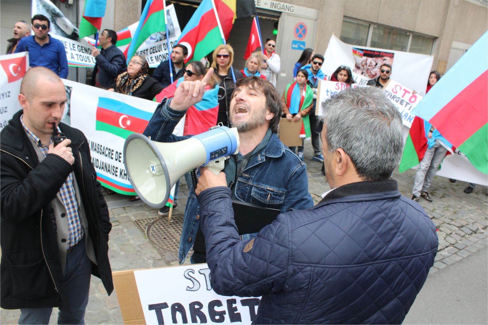 IRKÇI ERMENİLERİN TAHRİKLERİNE KAPILMADAN â€˜KARABAĞ İŞGALİâ€™Nİ PROTESTO ETTİLER