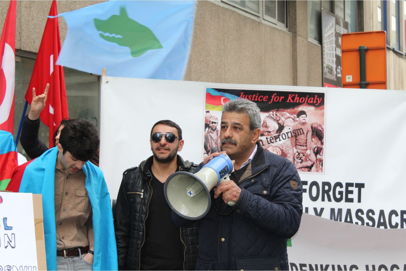 IRKÇI ERMENİLERİN TAHRİKLERİNE KAPILMADAN â€˜KARABAĞ İŞGALİâ€™Nİ PROTESTO ETTİLER