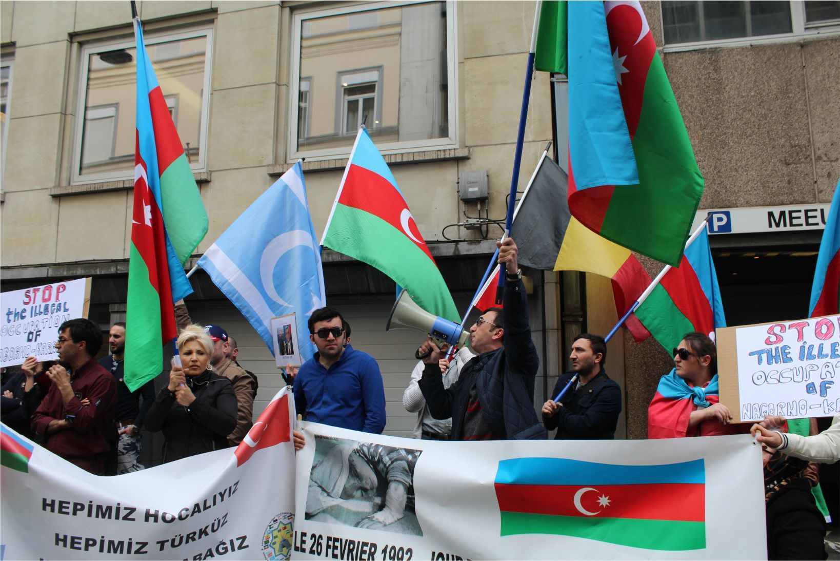 IRKÇI ERMENİLERİN TAHRİKLERİNE KAPILMADAN â€˜KARABAĞ İŞGALİâ€™Nİ PROTESTO ETTİLER