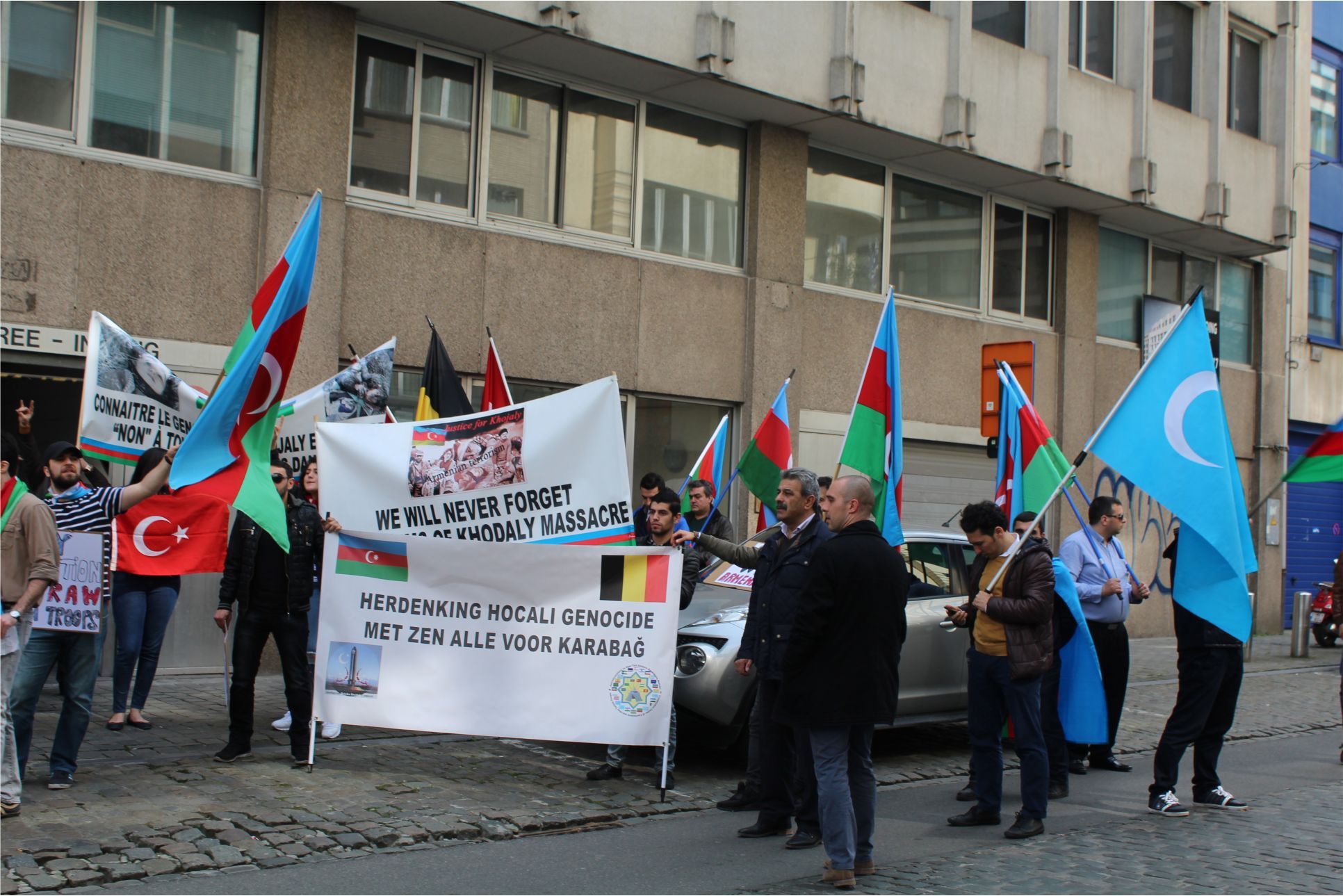IRKÇI ERMENİLERİN TAHRİKLERİNE KAPILMADAN â€˜KARABAĞ İŞGALİâ€™Nİ PROTESTO ETTİLER
