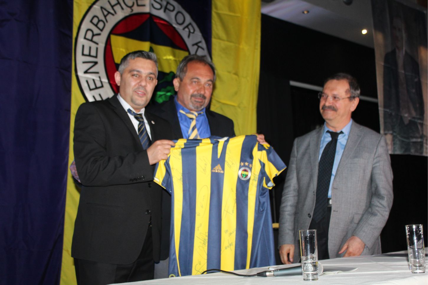 BELÇİKALI FENERBAHÇELİLERDEN TAKIMLARINA BÜYÜK DESTEK