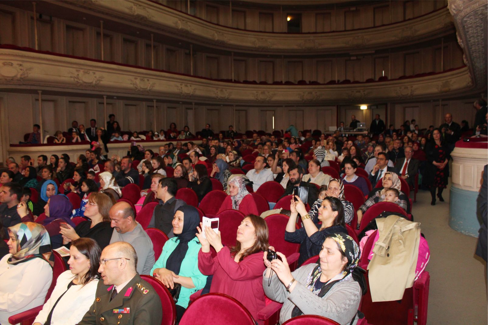 AB’nin merkezi Brüksel’de ‹23 Nisan Coşkusu› yaşandı