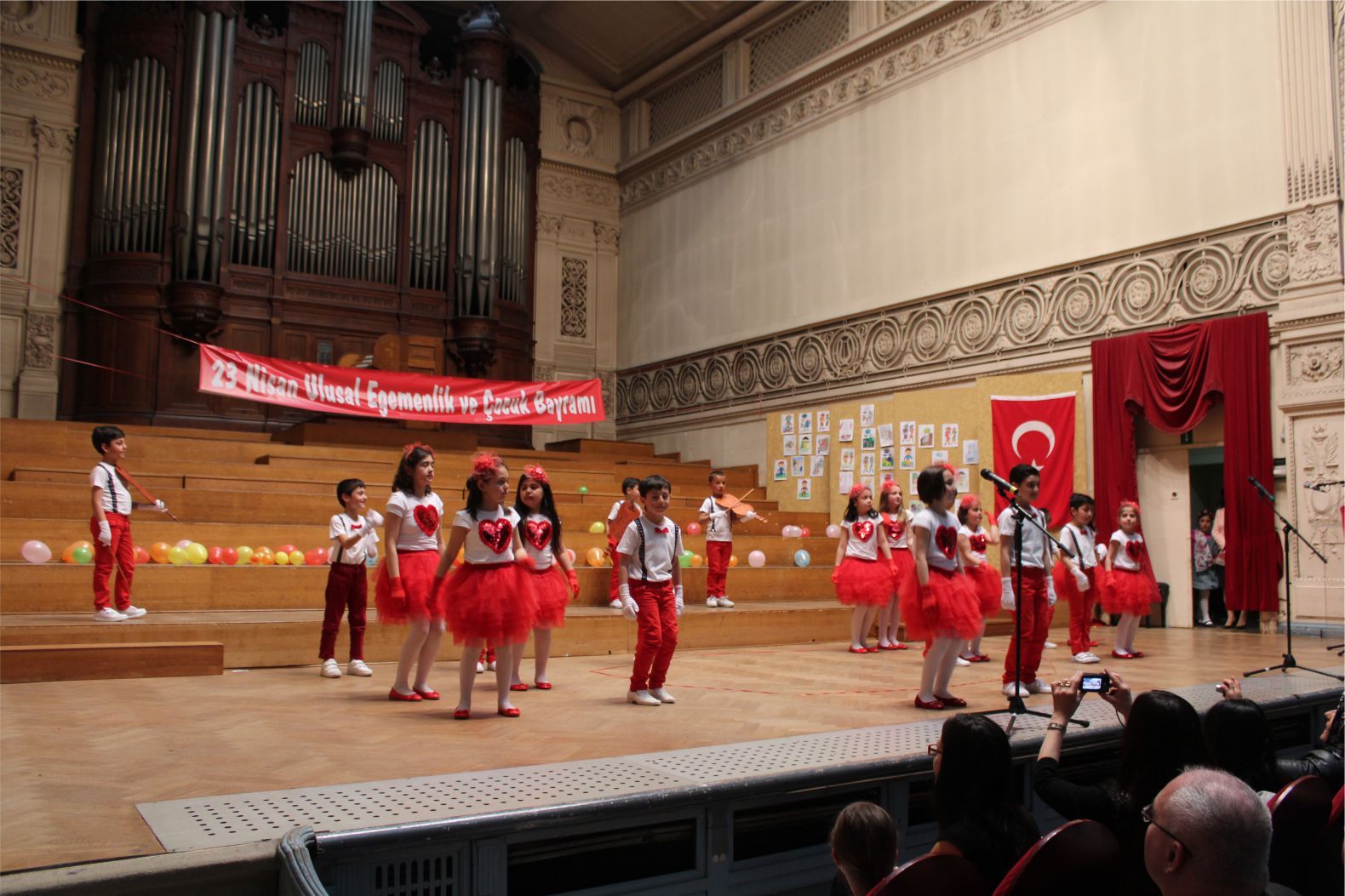 AB’nin merkezi Brüksel’de ‹23 Nisan Coşkusu› yaşandı