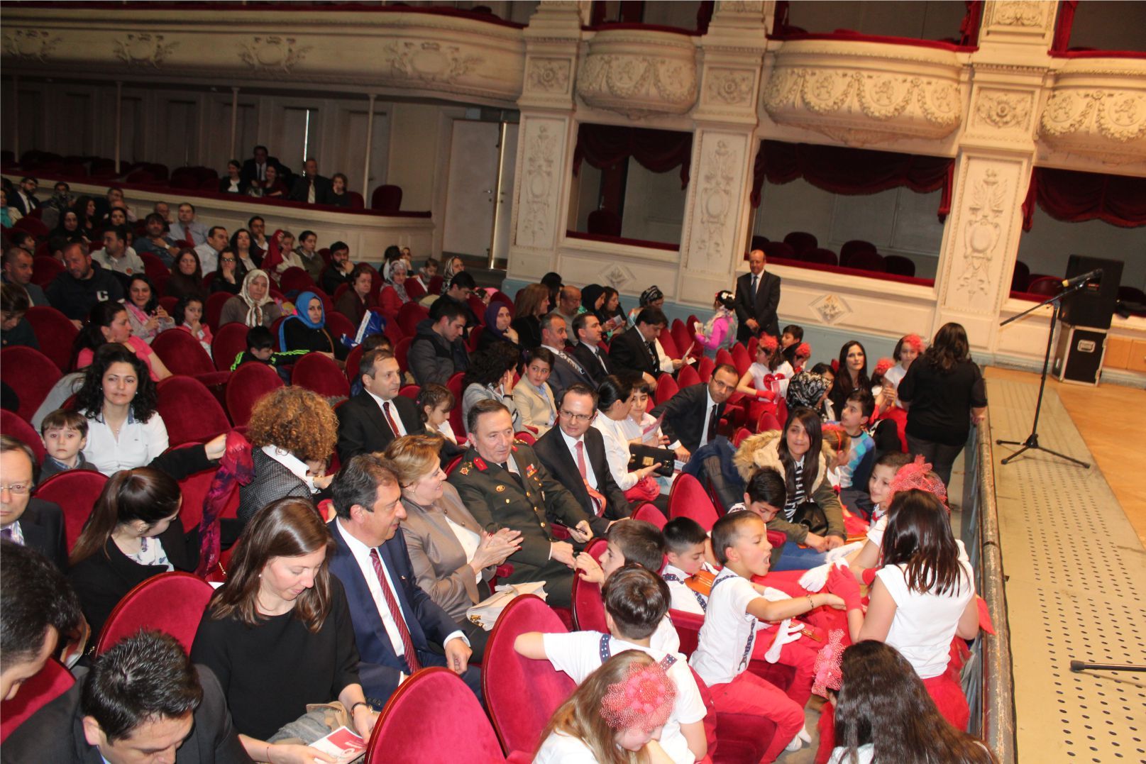 AB’nin merkezi Brüksel’de ‹23 Nisan Coşkusu› yaşandı
