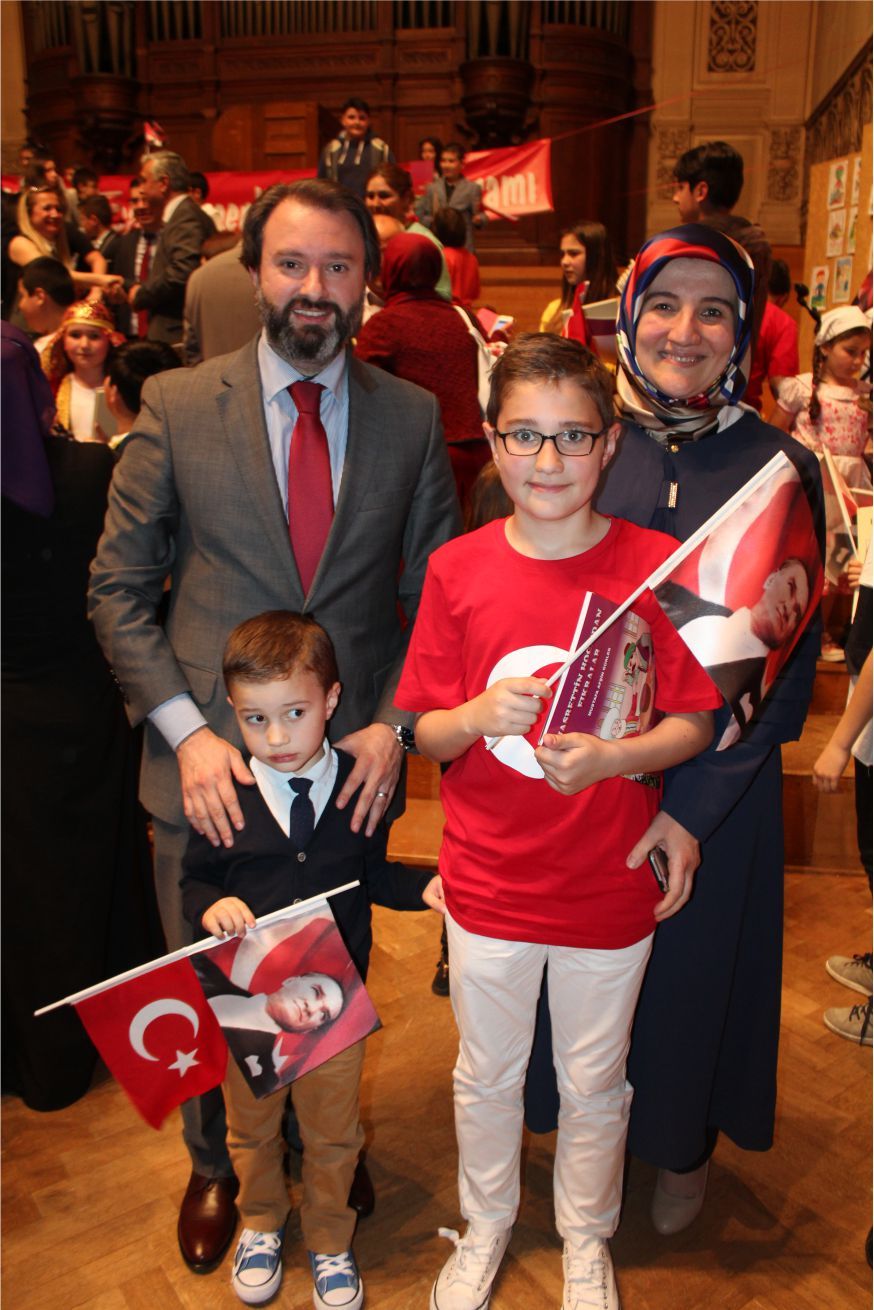 AB’nin merkezi Brüksel’de ‹23 Nisan Coşkusu› yaşandı
