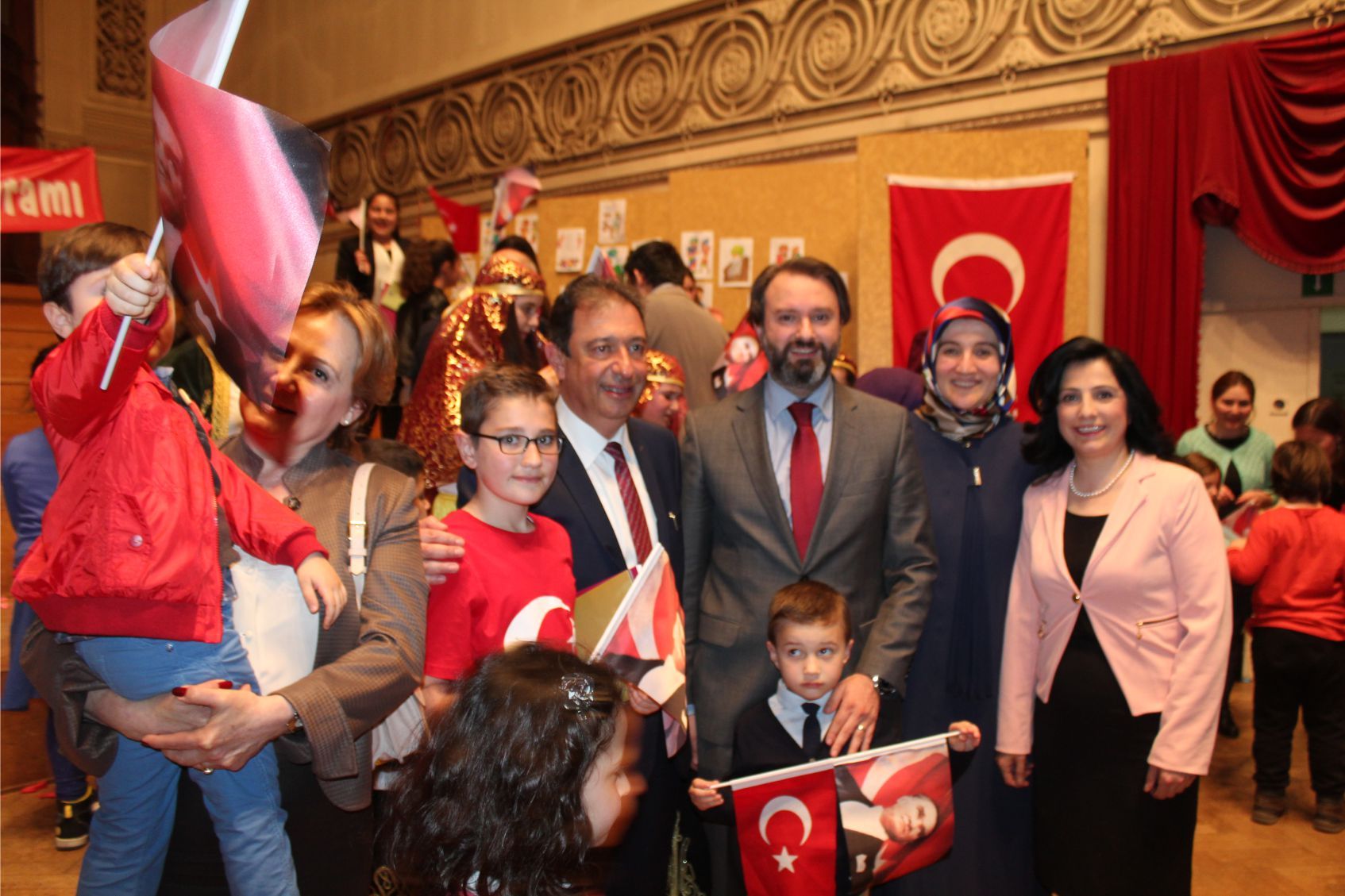AB’nin merkezi Brüksel’de ‹23 Nisan Coşkusu› yaşandı