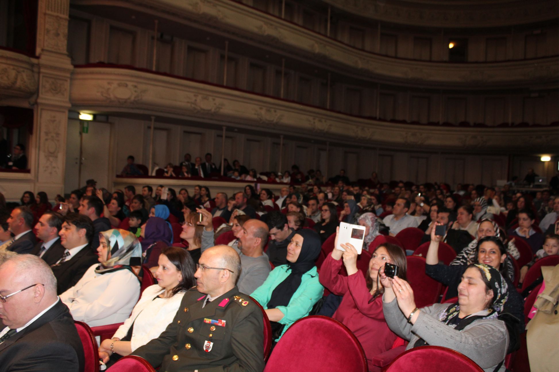 AB’nin merkezi Brüksel’de ‹23 Nisan Coşkusu› yaşandı