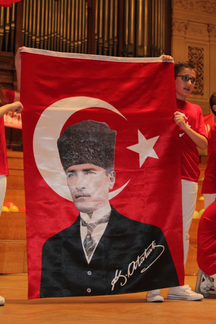 AB’nin merkezi Brüksel’de ‹23 Nisan Coşkusu› yaşandı