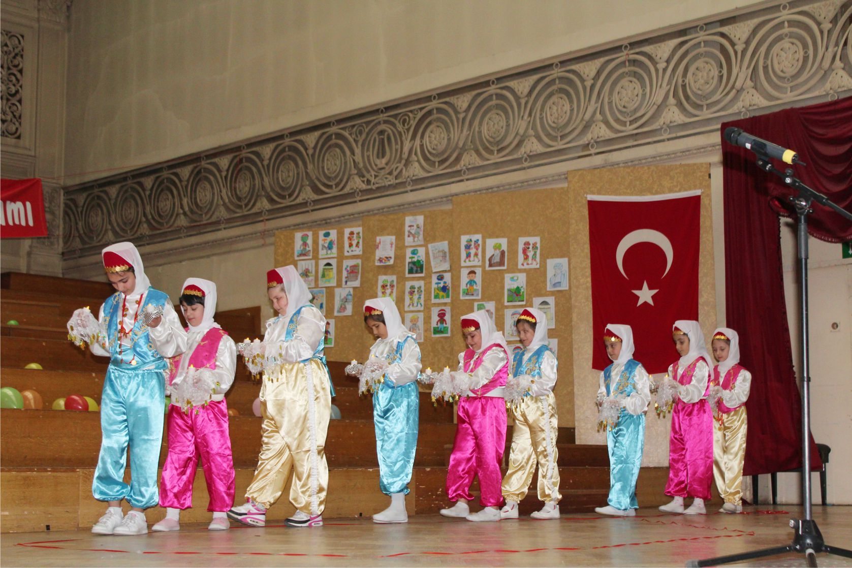 AB’nin merkezi Brüksel’de ‹23 Nisan Coşkusu› yaşandı