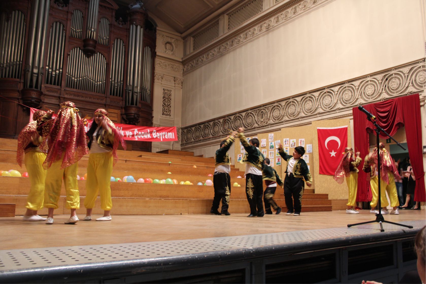 AB’nin merkezi Brüksel’de ‹23 Nisan Coşkusu› yaşandı
