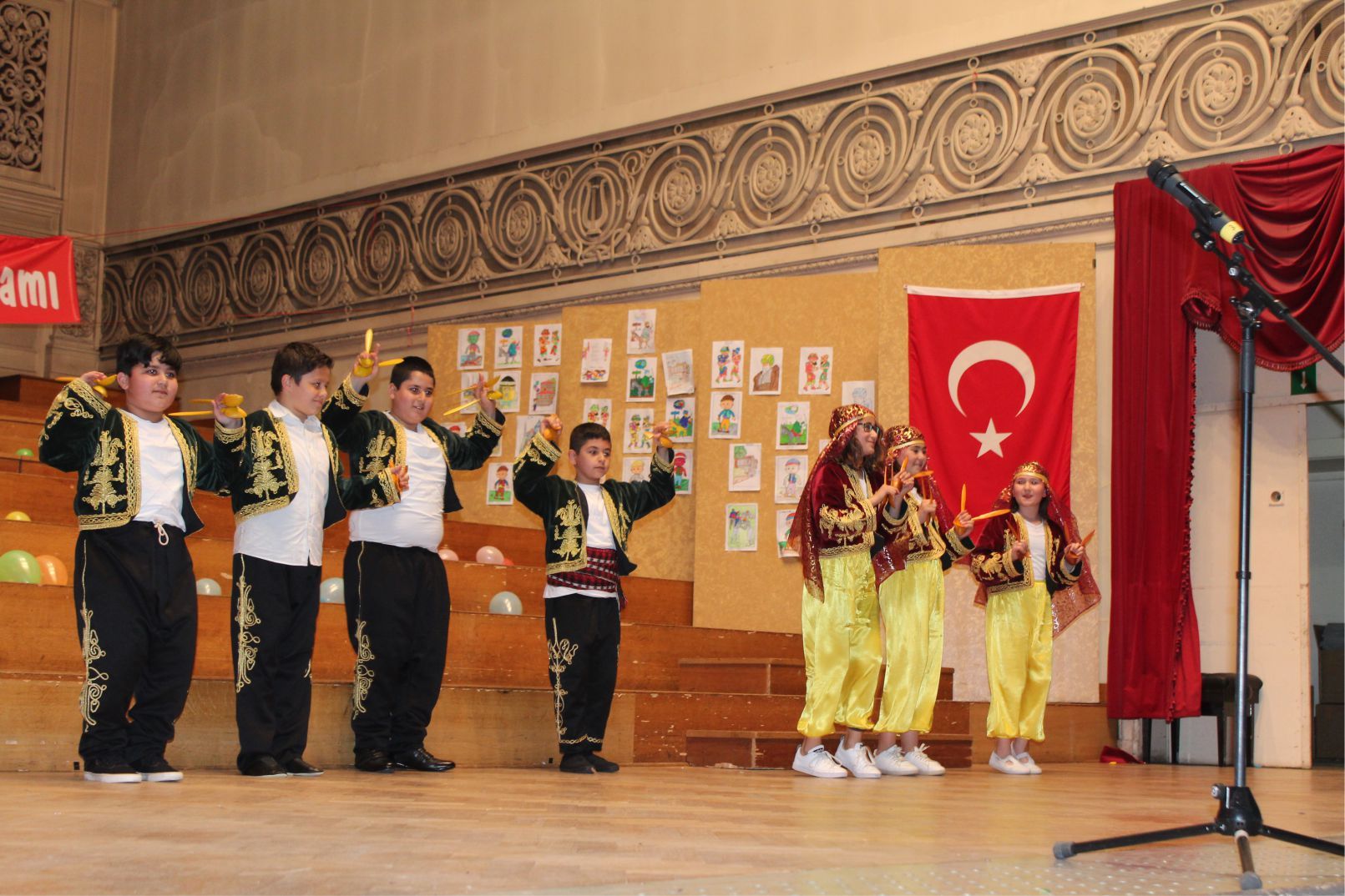 AB’nin merkezi Brüksel’de ‹23 Nisan Coşkusu› yaşandı