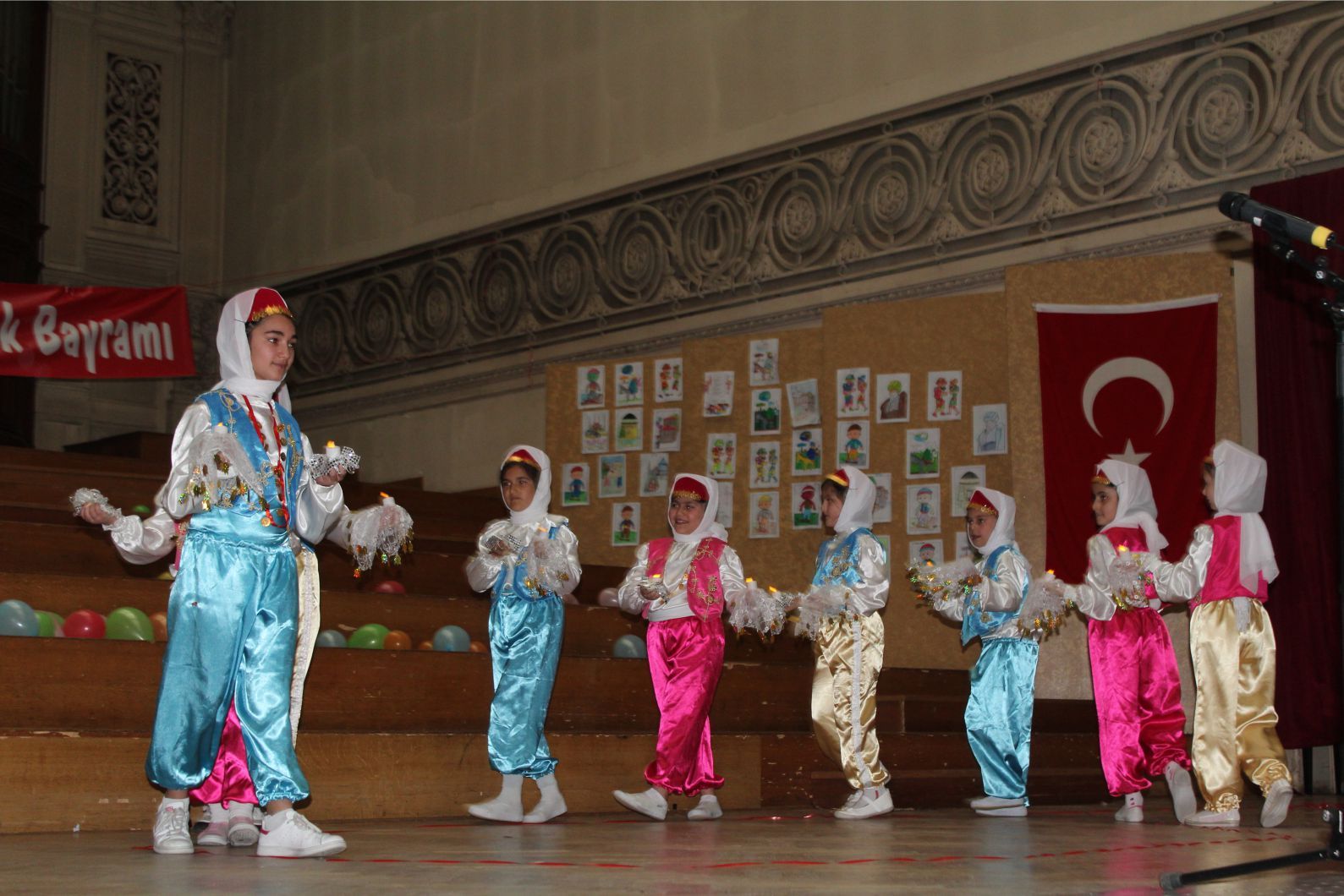 AB’nin merkezi Brüksel’de ‹23 Nisan Coşkusu› yaşandı