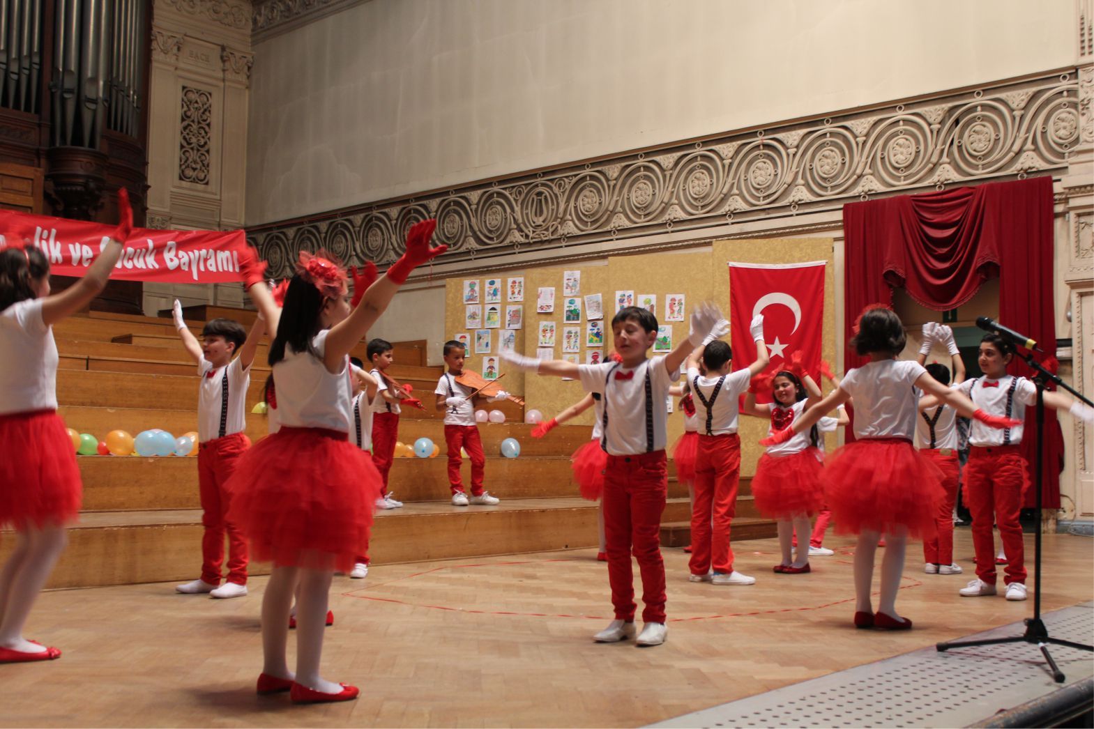 AB’nin merkezi Brüksel’de ‹23 Nisan Coşkusu› yaşandı