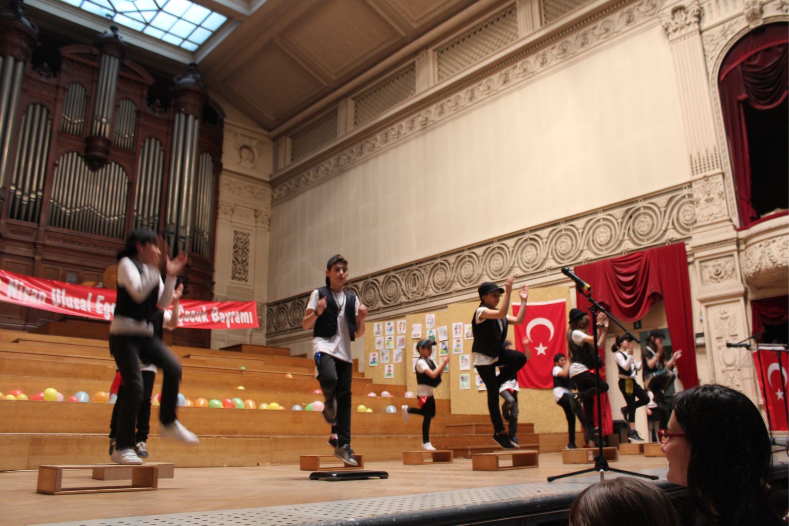 AB’nin merkezi Brüksel’de ‹23 Nisan Coşkusu› yaşandı