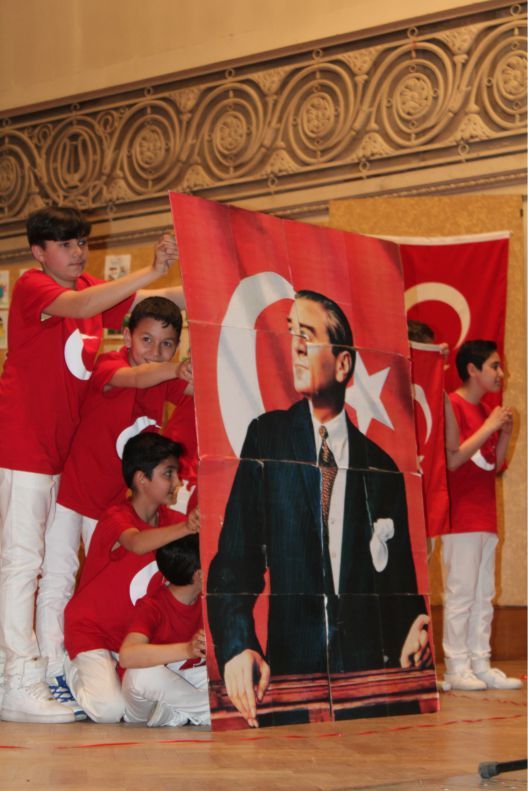 AB’nin merkezi Brüksel’de ‹23 Nisan Coşkusu› yaşandı