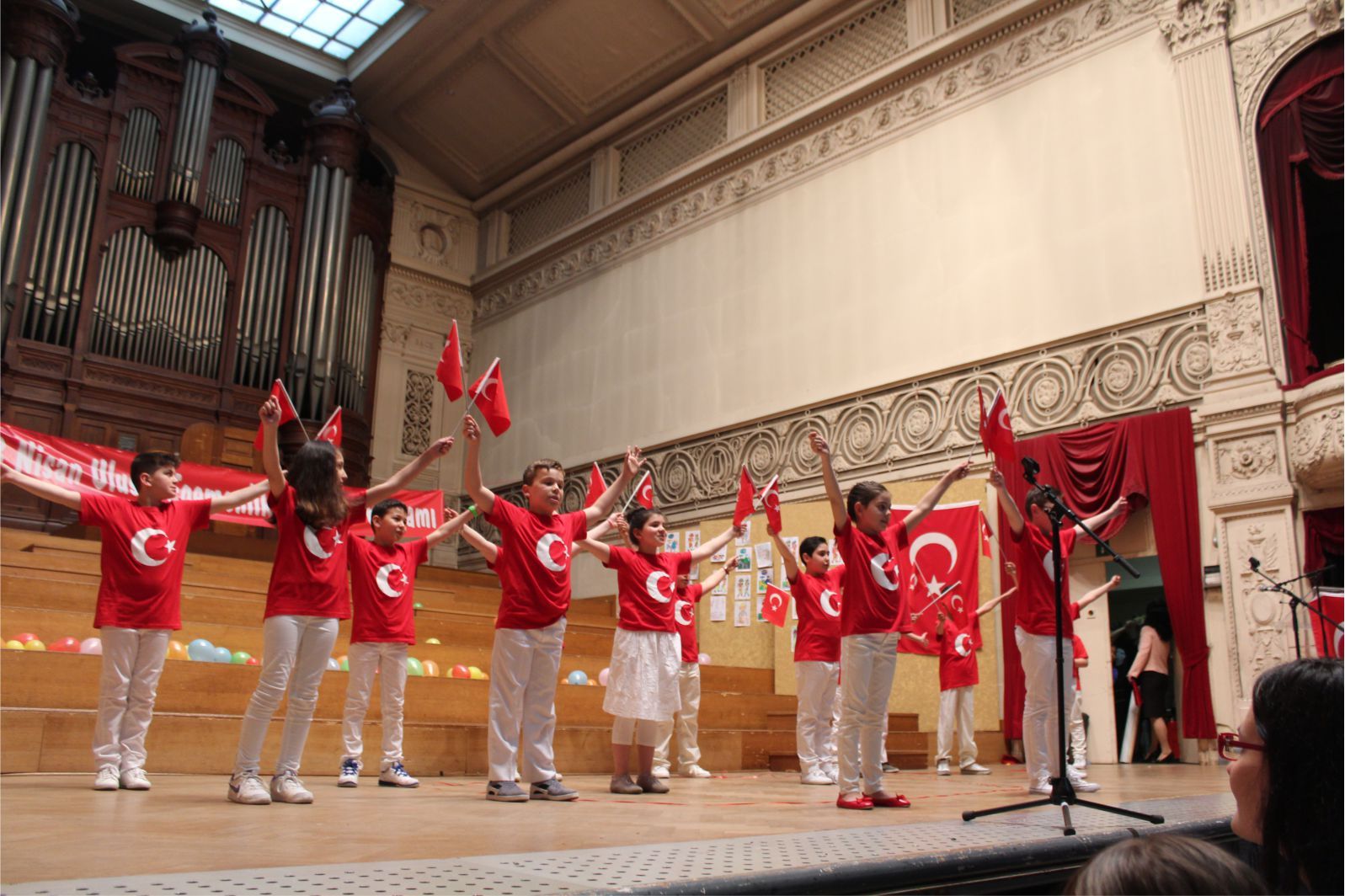 AB’nin merkezi Brüksel’de ‹23 Nisan Coşkusu› yaşandı