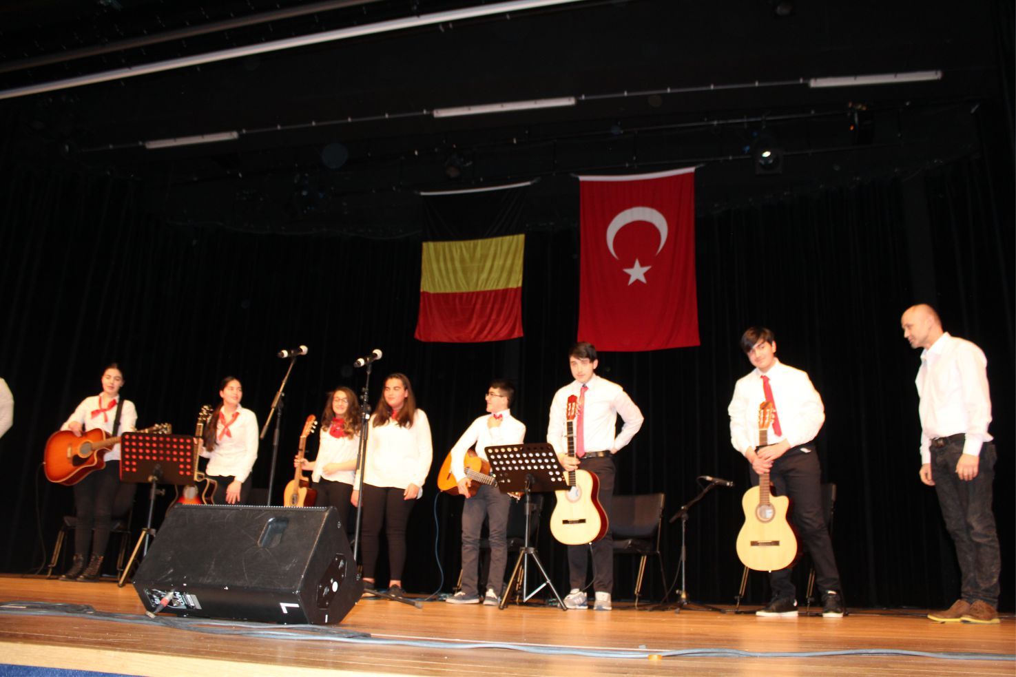 23 NİSANI BİRLİKTE KUTLADILAR